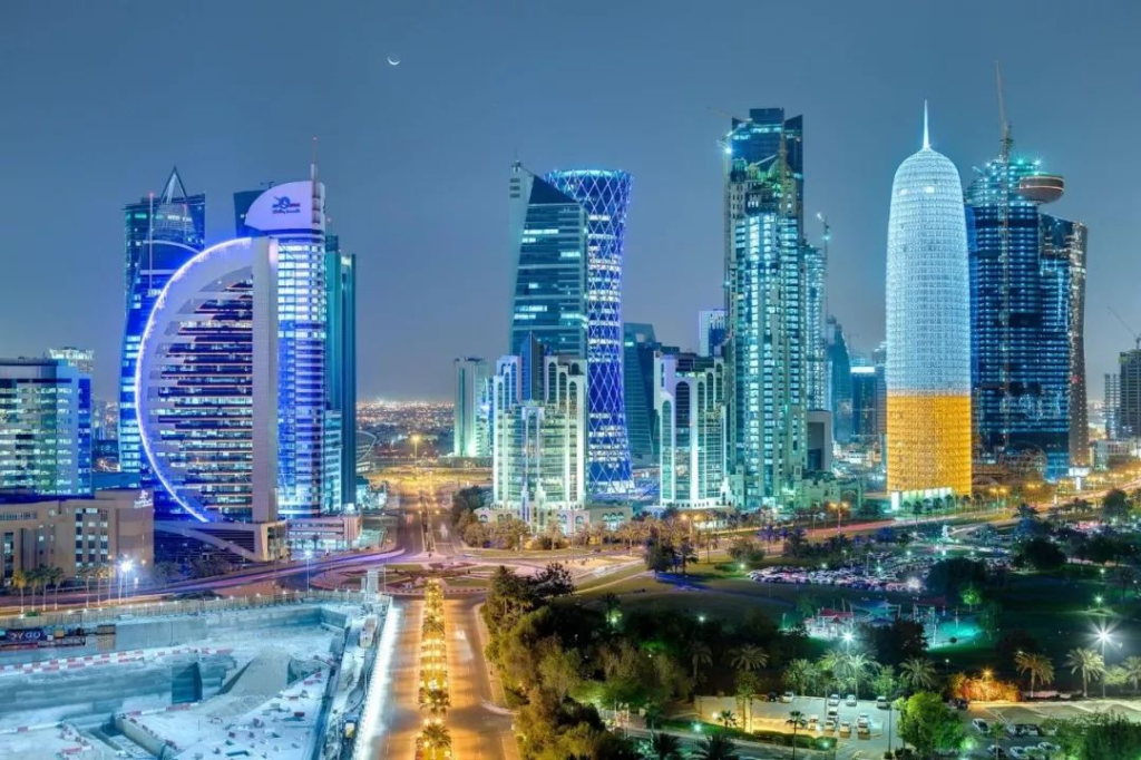 Qatar: Where Desert Meets the Sea - A Guide to the Richest Country in the World