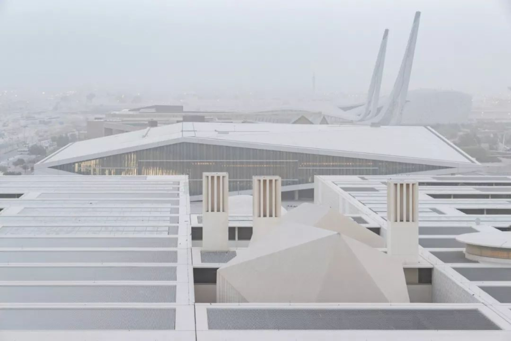 Qatar: Where Desert Meets the Sea - A Guide to the Richest Country in the World