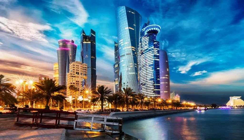 Qatar: Where Desert Meets the Sea - A Guide to the Richest Country in the World
