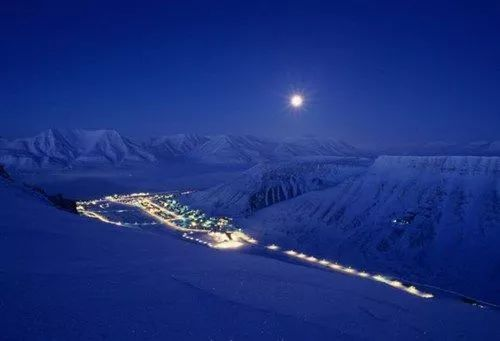 Svalbard: Where Life and Death Are Outlawed - A Journey to the Edge of the World