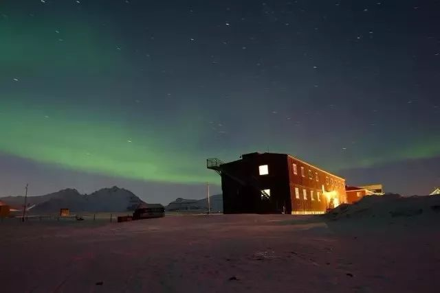 Svalbard: Where Life and Death Are Outlawed - A Journey to the Edge of the World