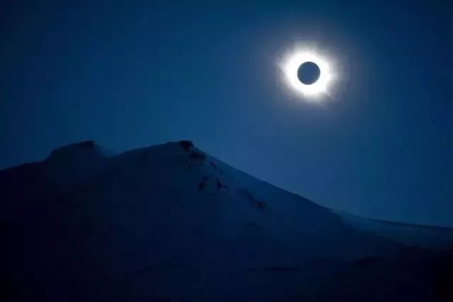 Svalbard: Where Life and Death Are Outlawed - A Journey to the Edge of the World