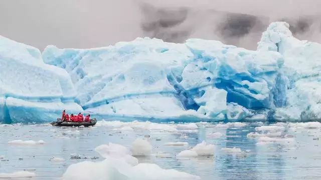 Svalbard: Where Life and Death Are Outlawed - A Journey to the Edge of the World