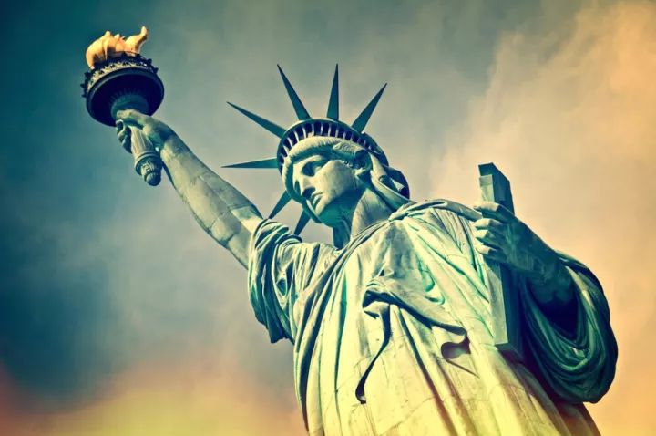 New York City: 8 Must-Visit Landmarks and 5 Essential Museums