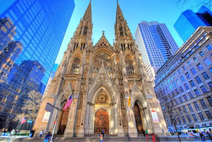 New York City: 8 Must-Visit Landmarks and 5 Essential Museums