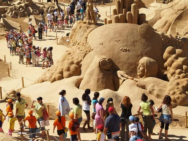 Top 10 Coolest Festivals Around the World: A Guide to Unique Celebrations