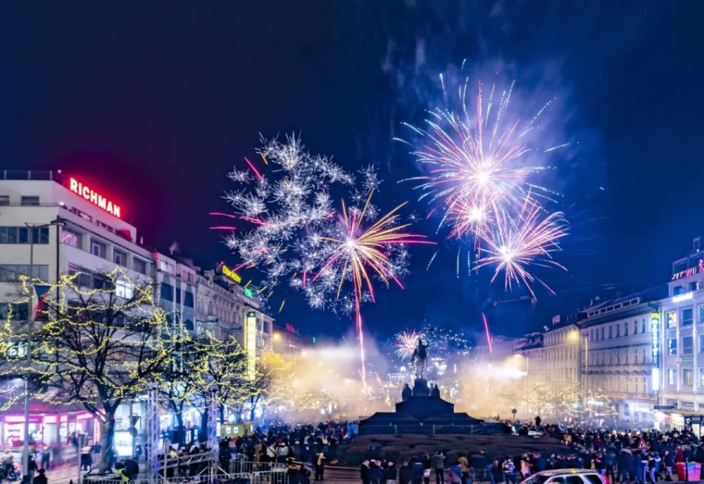 The Most Spectacular New Year's Eve Fireworks Around the Globe: A Must-See List